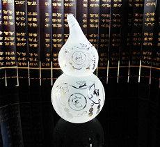 梦见玻璃扎手还流血(梦到碎玻璃渣子扎手梦到自己右手被玻璃扎伤流血有什么含义?)